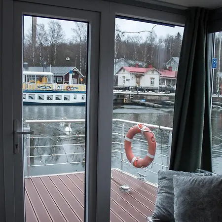 Boat House Laivamajoitukset *