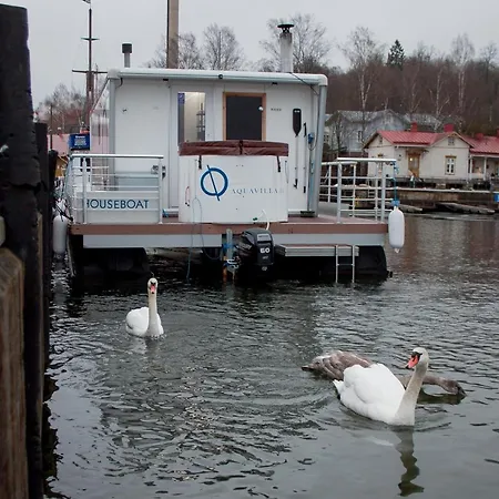Laivamajoitukset Boat House *