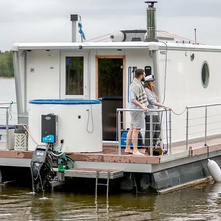 Boat House Laivamajoitukset